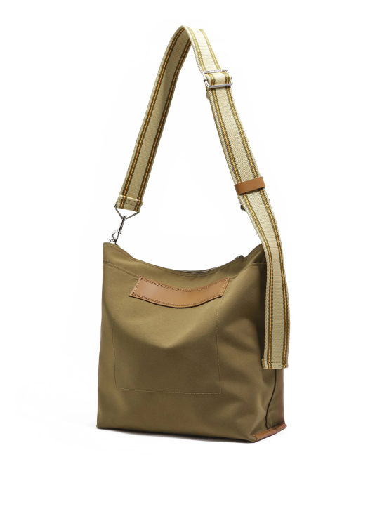 ΓΥΝΑΙΚΕΙΑ ΤΣΑΝΤΑ ΩΜΟΥ 1