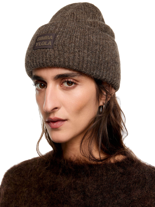 ΓΥΝΑΙΚΕΙΟΣ ΣΚΟΥΦΟΣ 1