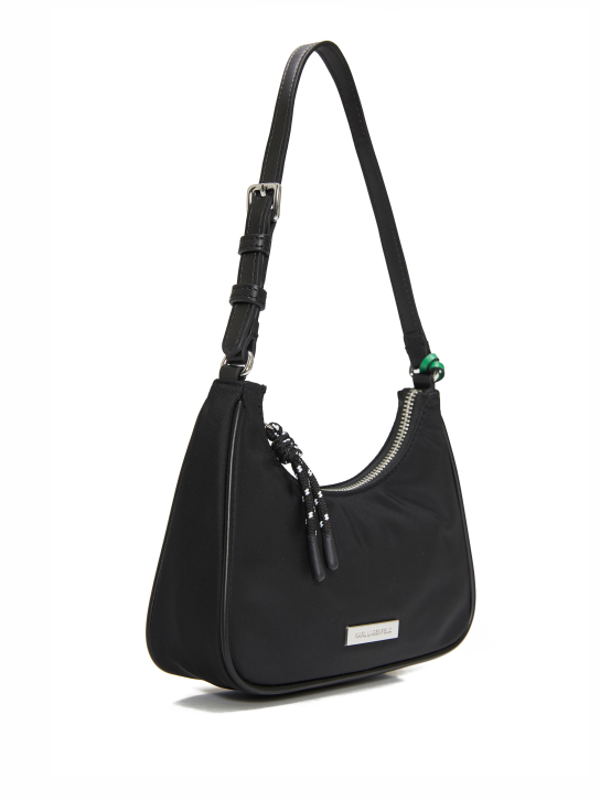 ΓΥΝΑΙΚΕΙΑ ΤΣΑΝΤΑ ΩΜΟΥ  2