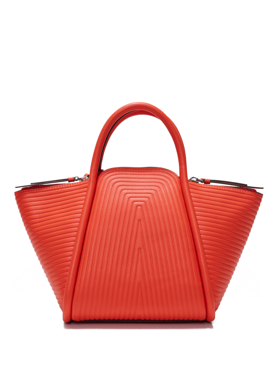 ΓΥΝΑΙΚΕΙΑ ΤΣΑΝΤΑ ΧΕΙΡΟΣ  1