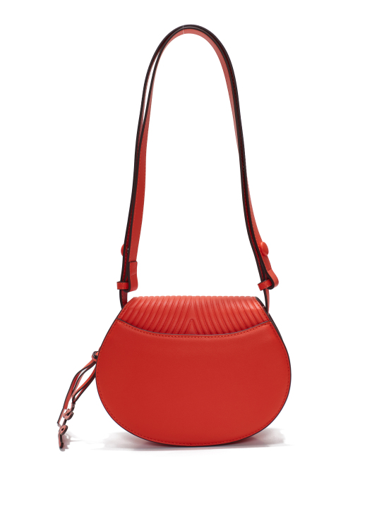 ΓΥΝΑΙΚΕΙΑ ΤΣΑΝΤΑ ΩΜΟΥ  1