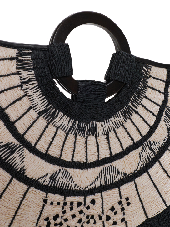 ΓΥΝΑΙΚΕΙΑ ΤΣΑΝΤΑ ΧΕΙΡΟΣ  3