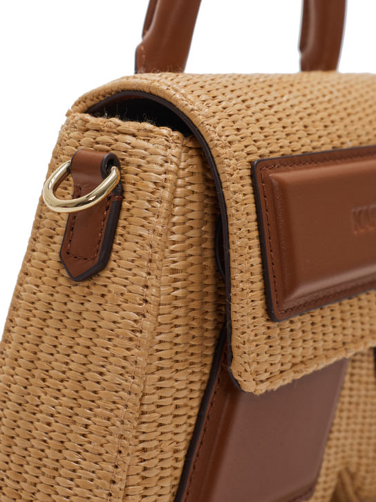 ΓΥΝΑΙΚΕΙΑ ΤΣΑΝΤΑ ΧΕΙΡΟΣ 3