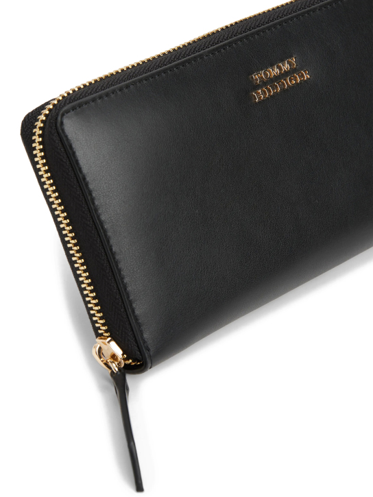 ΓΥΝΑΙΚΕΙΟ ΔΕΡΜΑΤΙΝΟ ΠΟΡΤΟΦΟΛΙ 2