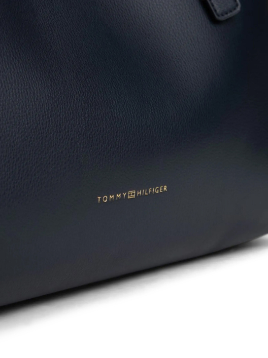 ΓΥΝΑΙΚΕΙΑ ΤΣΑΝΤΑ ΧΕΙΡΟΣ 2