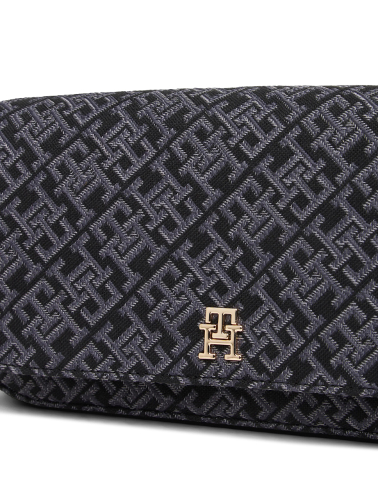 ΓΥΝΑΙΚΕΙΑ ΤΣΑΝΤΑ ΧΙΑΣΤΙ ΑΠΟ ΖΑΚΑΡ 2