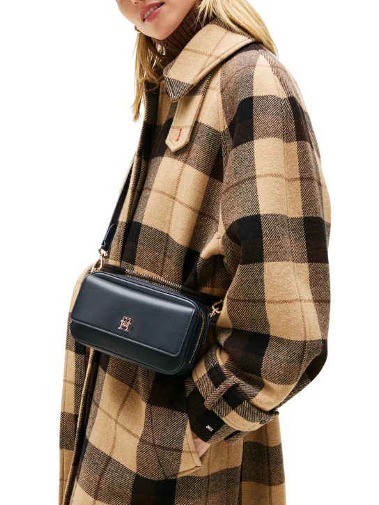 ΓΥΝΑΙΚΕΙΑ ΤΣΑΝΤΑ ΧΙΑΣΤΙ 4