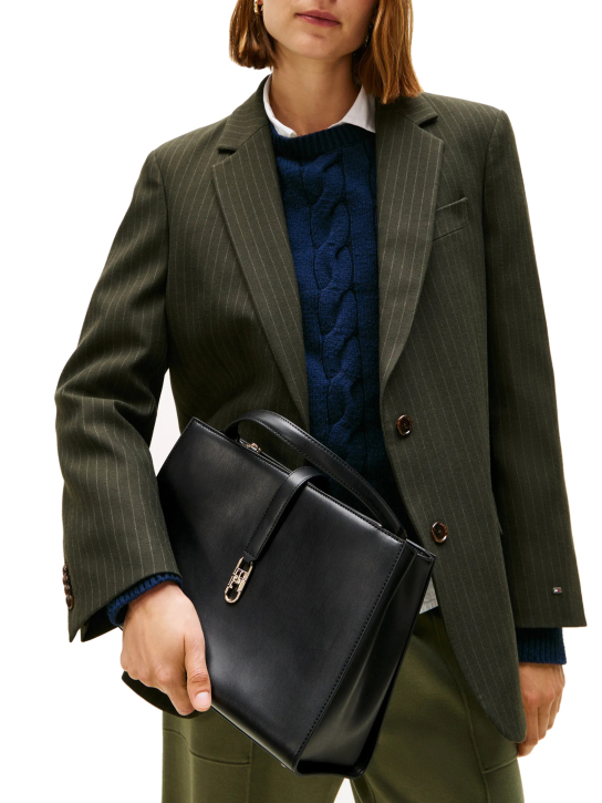 ΓΥΝΑΙΚΕΙΑ ΤΣΑΝΤΑ ΧΙΑΣΤΙ 4