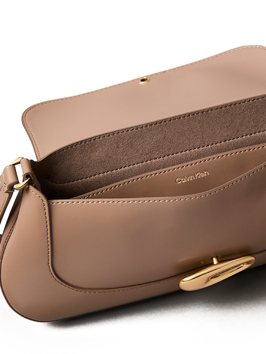 ΓΥΝΑΙΚΕΙΑ ΤΣΑΝΤΑ ΩΜΟΥ 2