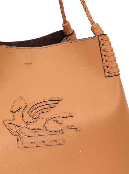 ΓΥΝΑΙΚΕΙΑ ΤΣΑΝΤΑ ΩΜΟΥ 3