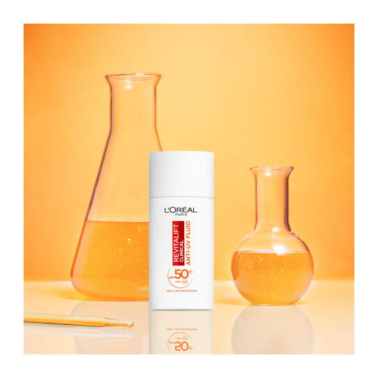 REVITALIFT CLINICAL VITAMIN C ΚΑΘΗΜΕΡΙΝΗ ΚΡΕΜΑ ΠΡΟΣΤΑΣΙΑΣ ΜΕ UV 10