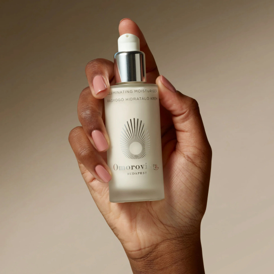 ILLUMINATING MOISTURISER 2