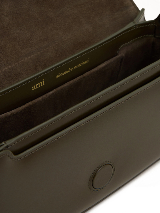 ΓΥΝΑΙΚΕΙΑ ΤΣΑΝΤΑ ΩΜΟΥ 3