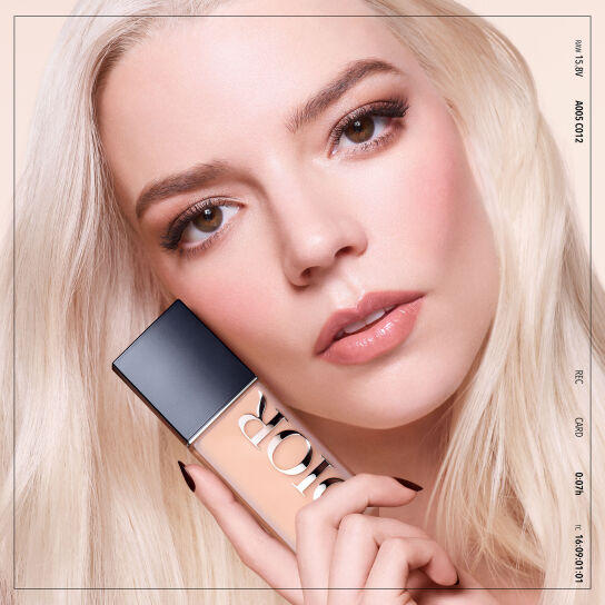 DIOR FOREVER SKIN WEAR  BLURRING NATURAL MATTE FOUNDATION - 24H ULTRA WEAR 4