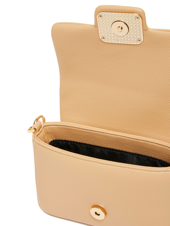 ΓΥΝΑΚΕΙΑ ΤΣΑΝΤΑ ΧΕΙΡΟΣ 3