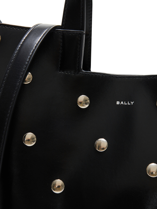 ΓΥΝΑΙΚΕΙΑ ΤΣΑΝΤΑ ΧΕΙΡΟΣ 3