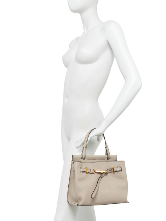 ΓΥΝΑΙΚΕΙΑ ΤΣΑΝΤΑ ΧΕΙΡΟΣ  3