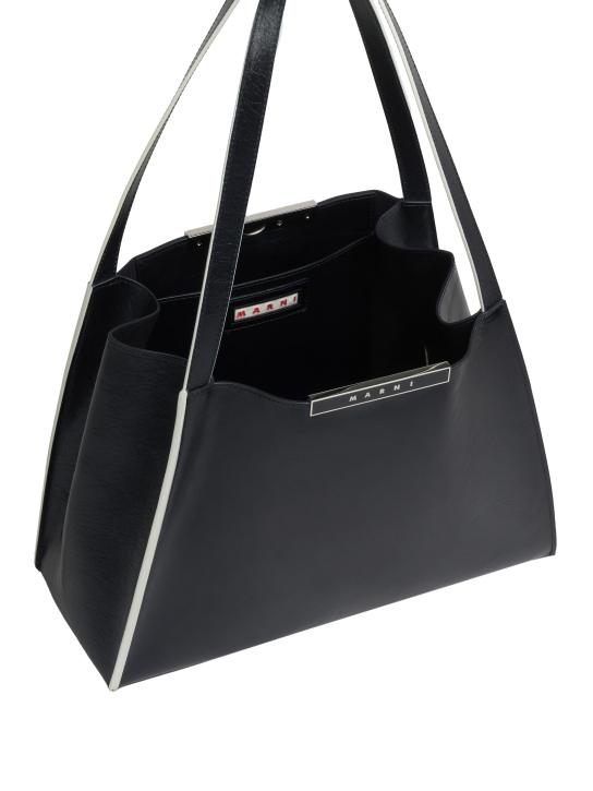 ΓΥΝΑΙΚΕΙΑ ΤΣΑΝΤΑ ΩΜΟΥ 2