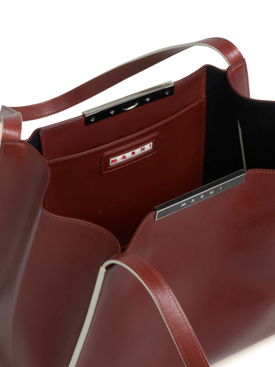 ΓΥΝΑΙΚΕΙΑ ΤΣΑΝΤΑ ΩΜΟΥ 2