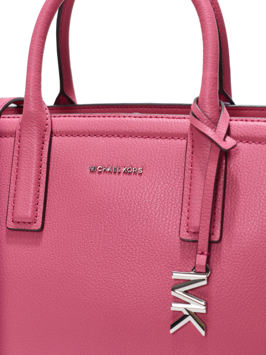 ΓΥΝΑΙΚΕΙΑ ΤΣΑΝΤΑ ΧΕΙΡΟΣ  3