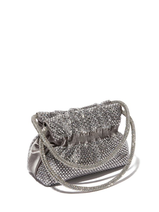 ΓΥΝΑΙΚΕΙΑ ΤΣΑΝΤΑ ΩΜΟΥ 1