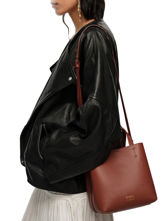 ΓΥΝΑΙΚΕΙΑ ΤΣΑΝΤΑ ΧΕΙΡΟΣ 2